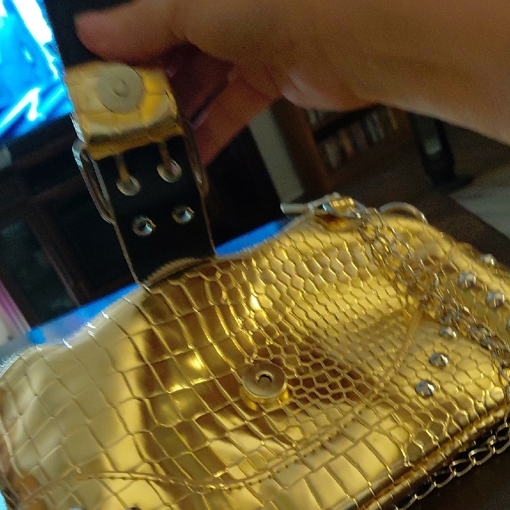 Metallic Gold Croc-Embossed Shoulder Bag with Stud and Chain Accent - Picture 3 of 6